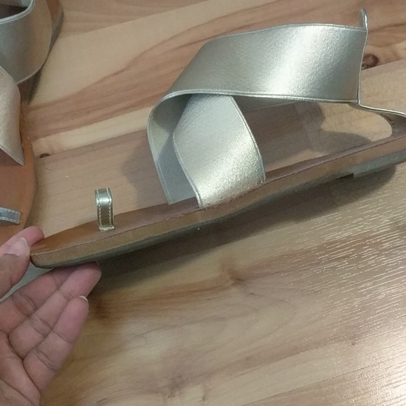 Golden flats - Picture 2 of 3